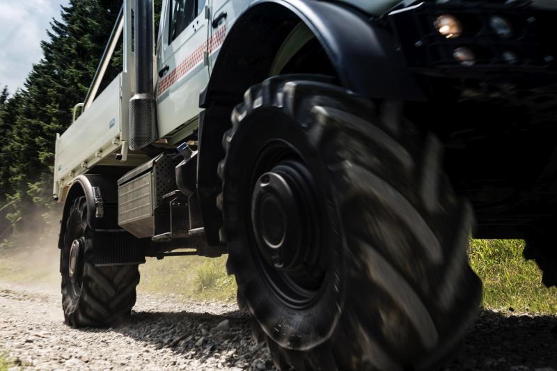 12zoom mercedes classe g et unimog les photos officielles des retrouvailles entre les deux légendes tout terrain