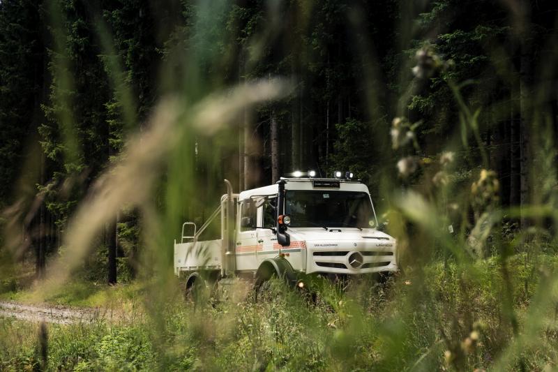 15zoom mercedes classe g et unimog les photos officielles des retrouvailles entre les deux légendes tout terrain