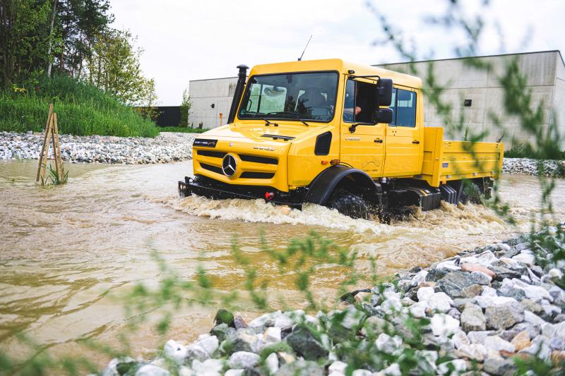 24zoom mercedes classe g et unimog les photos officielles des retrouvailles entre les deux légendes tout terrain