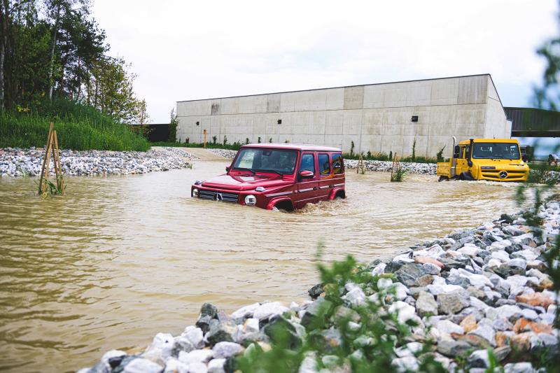 25zoom mercedes classe g et unimog les photos officielles des retrouvailles entre les deux légendes tout terrain