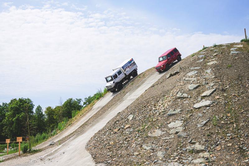 26zoom mercedes classe g et unimog les photos officielles des retrouvailles entre les deux légendes tout terrain