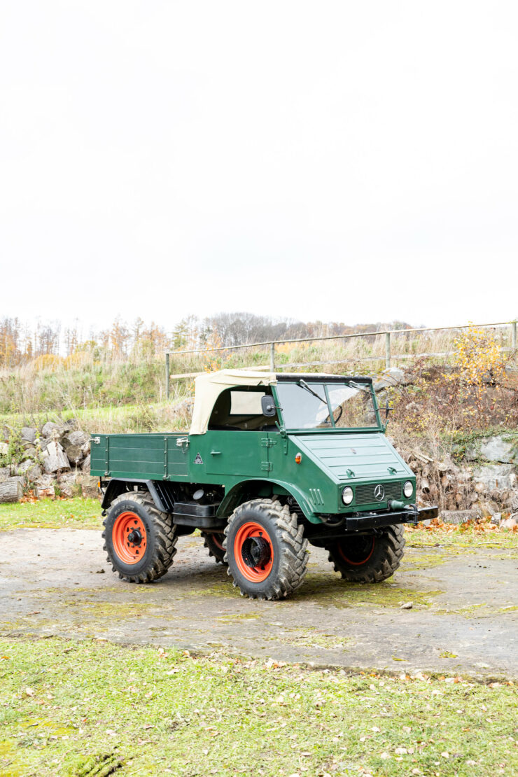 Mercedes Benz Unimog 411 1 740x1110