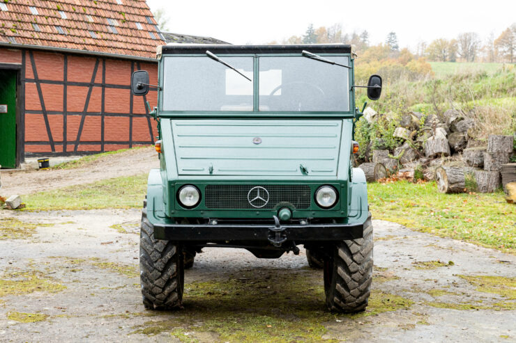 Mercedes Benz Unimog 411 9 740x493